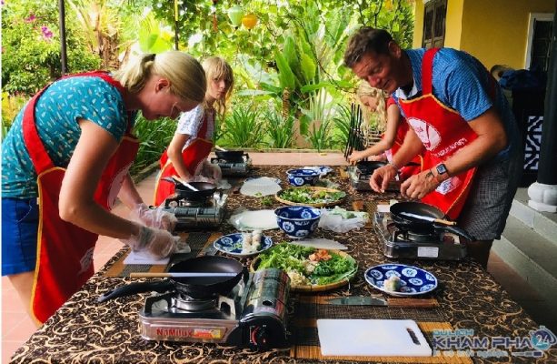 Outdoor Vietnamese cooking class setting in Danang