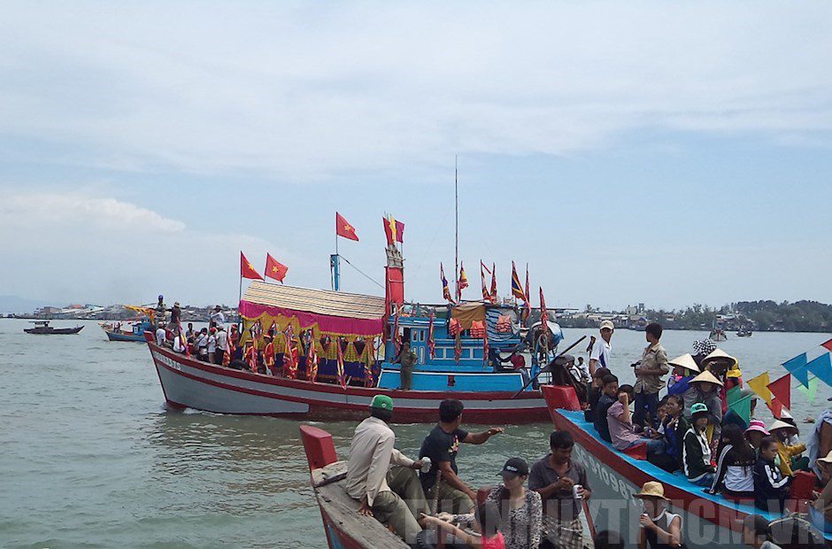 Fishermen and boats at Thanh An Island, near Ho Chi Minh City