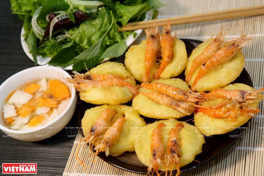 Golden West Lake shrimp cakes served with dipping sauce and herbs