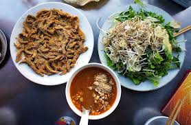 Nam O Fish Salad served with vegetables and dipping sauce in Da Nang