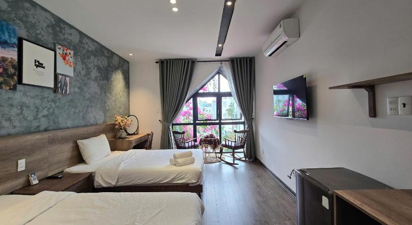 Modern hotel room near the airport with quick access for travelers